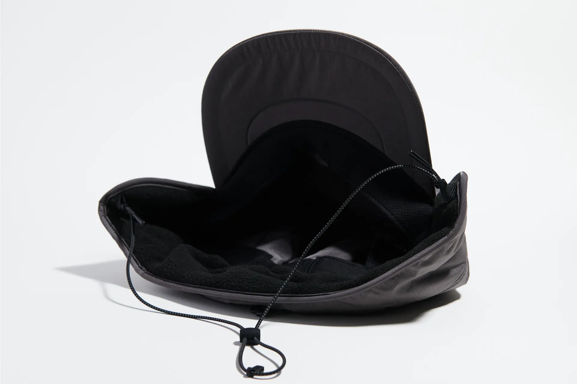 Vaga Padded Hiker Cap in Black