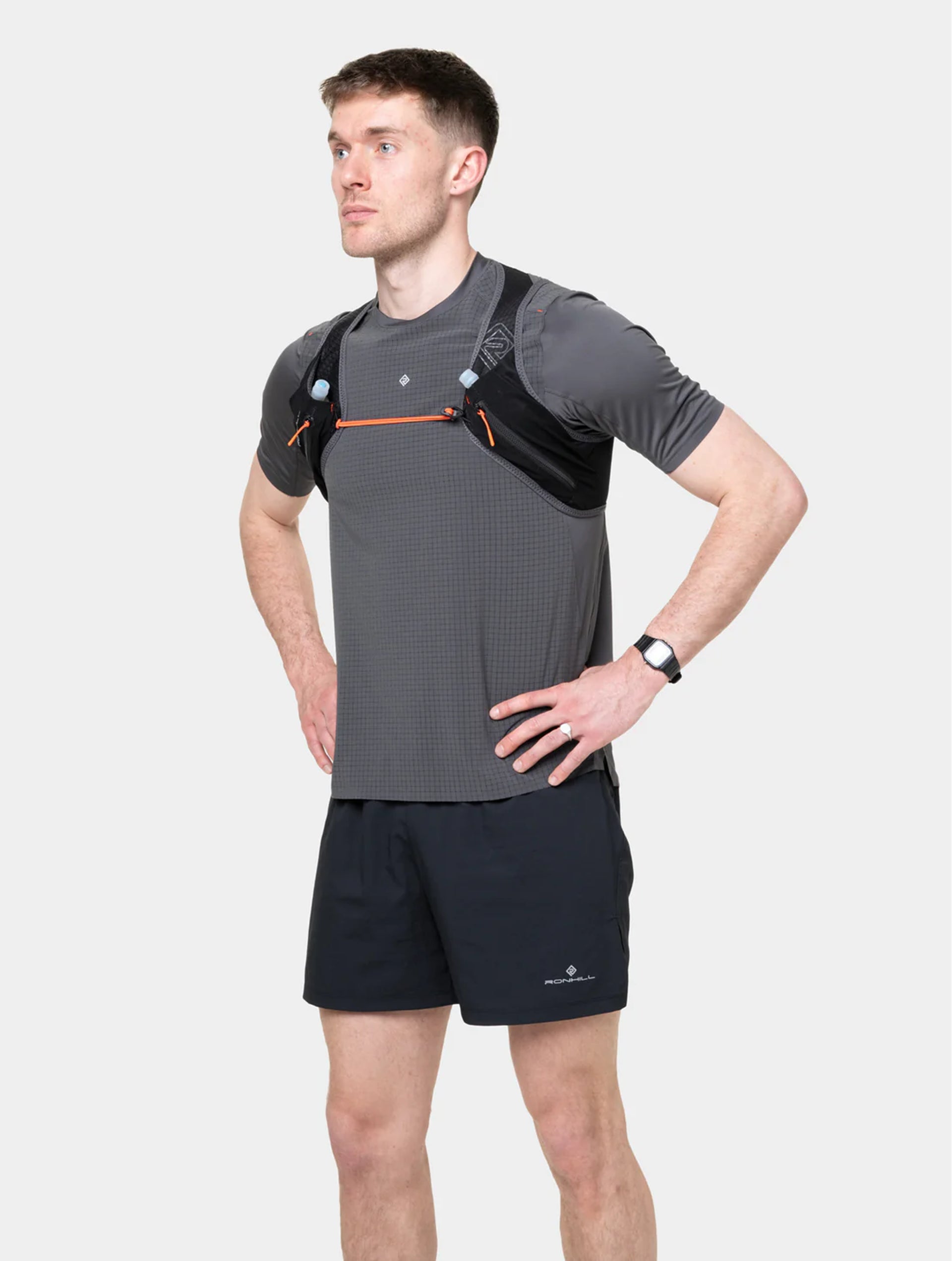 Ronhill Swift 2L Race Pack in Black/Ronhill Red
