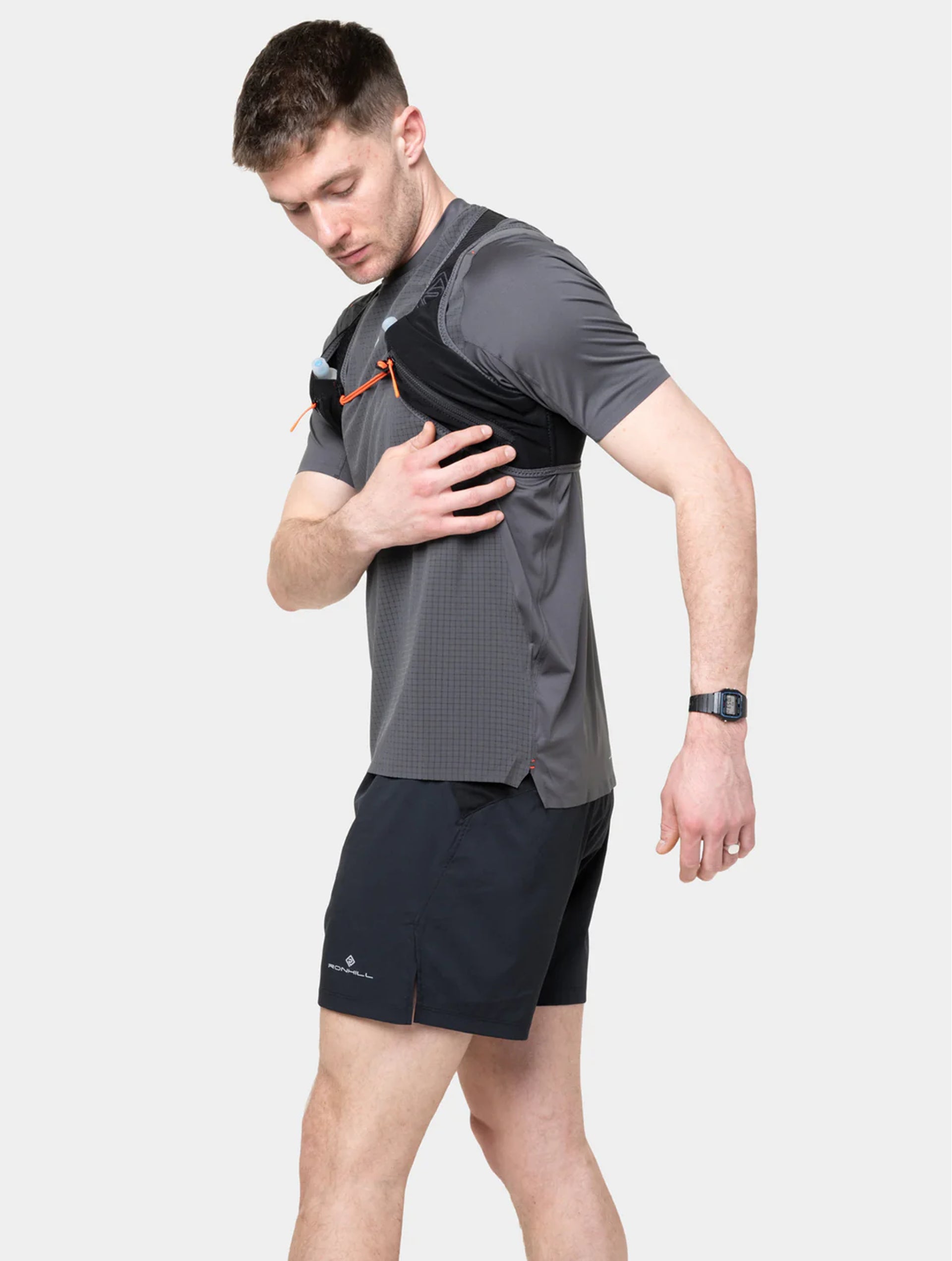 Ronhill Swift 2L Race Pack in Black/Ronhill Red