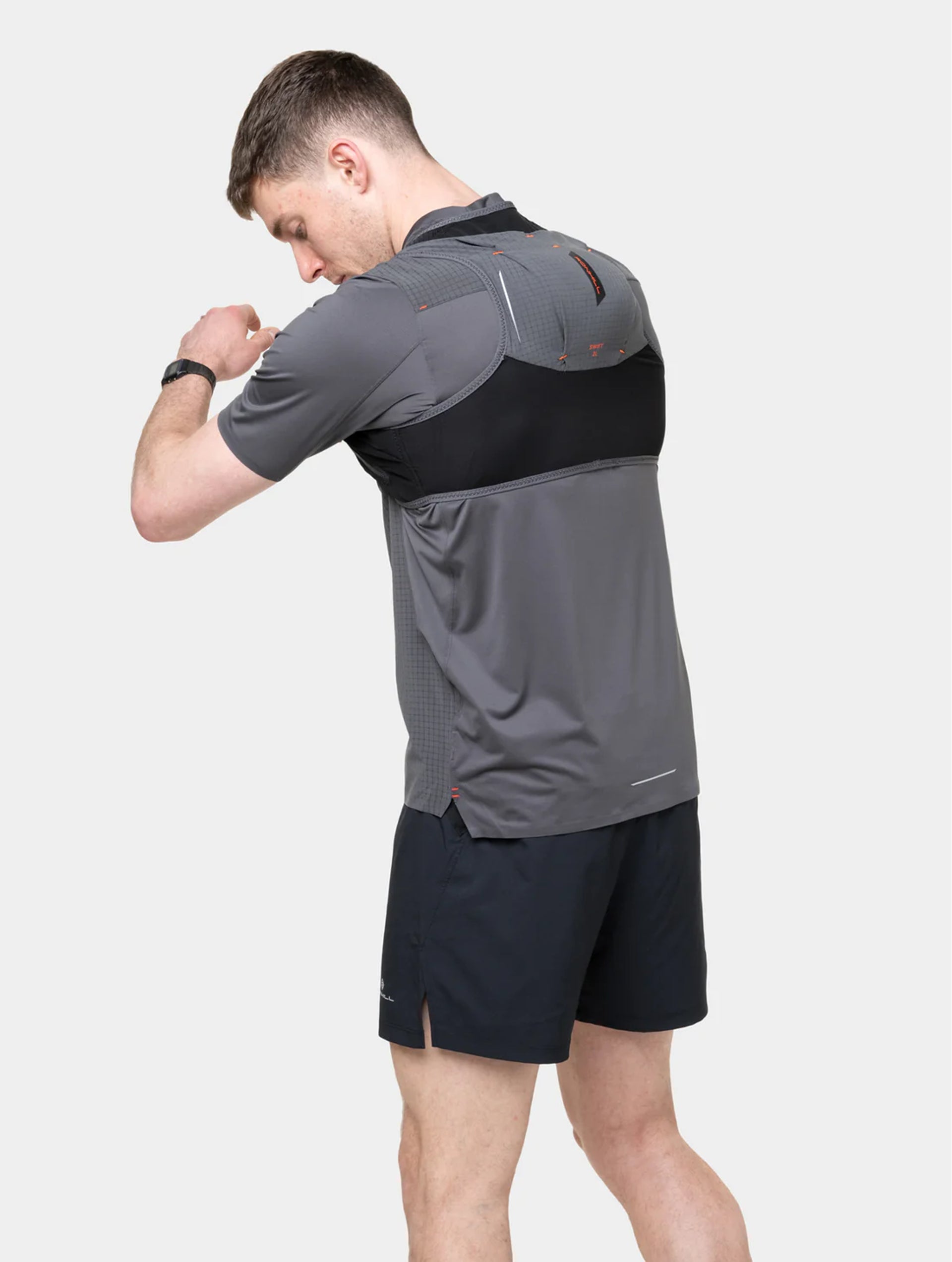 Ronhill Swift 2L Race Pack in Black/Ronhill Red