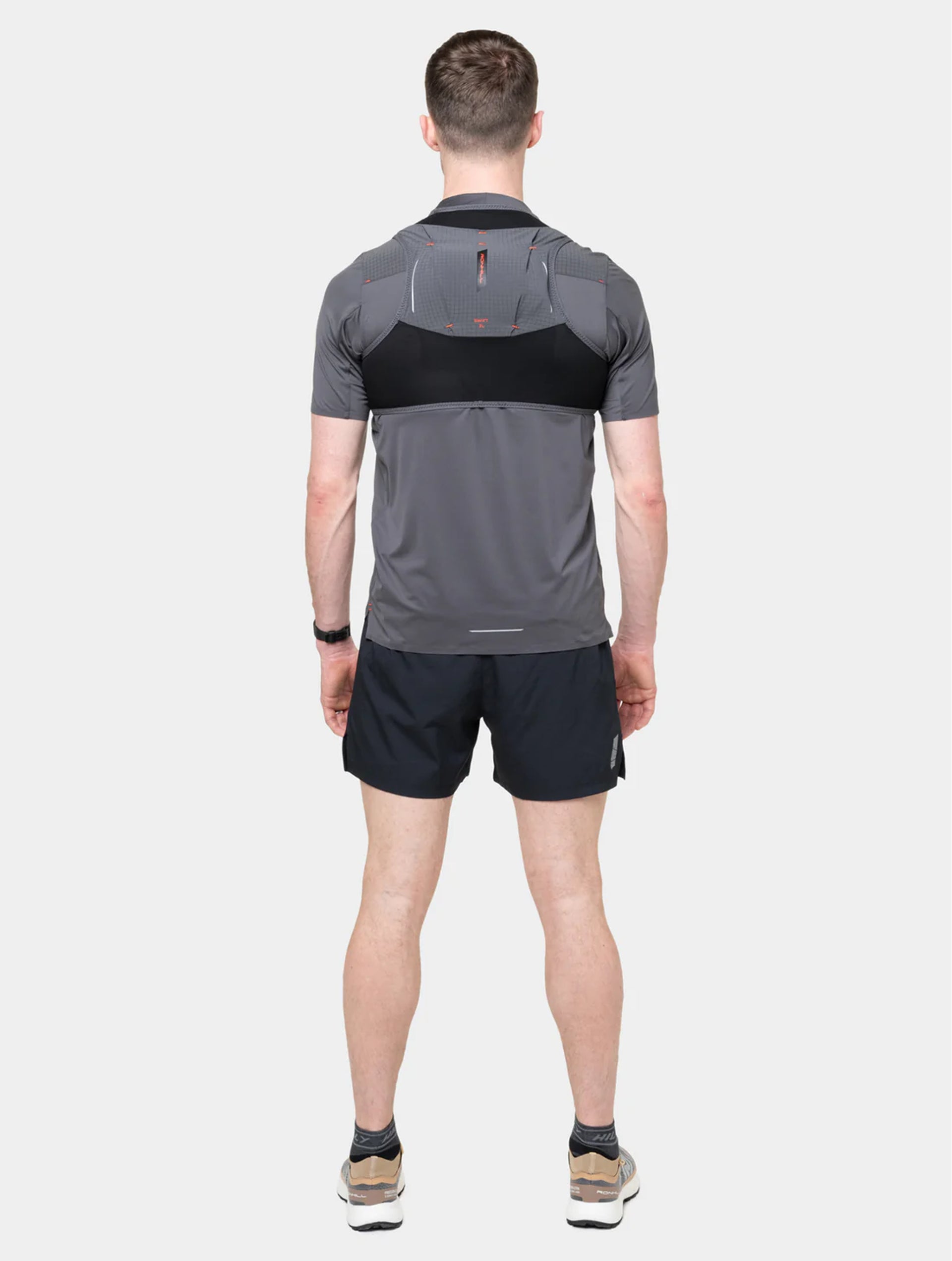Ronhill Swift 2L Race Pack in Black/Ronhill Red