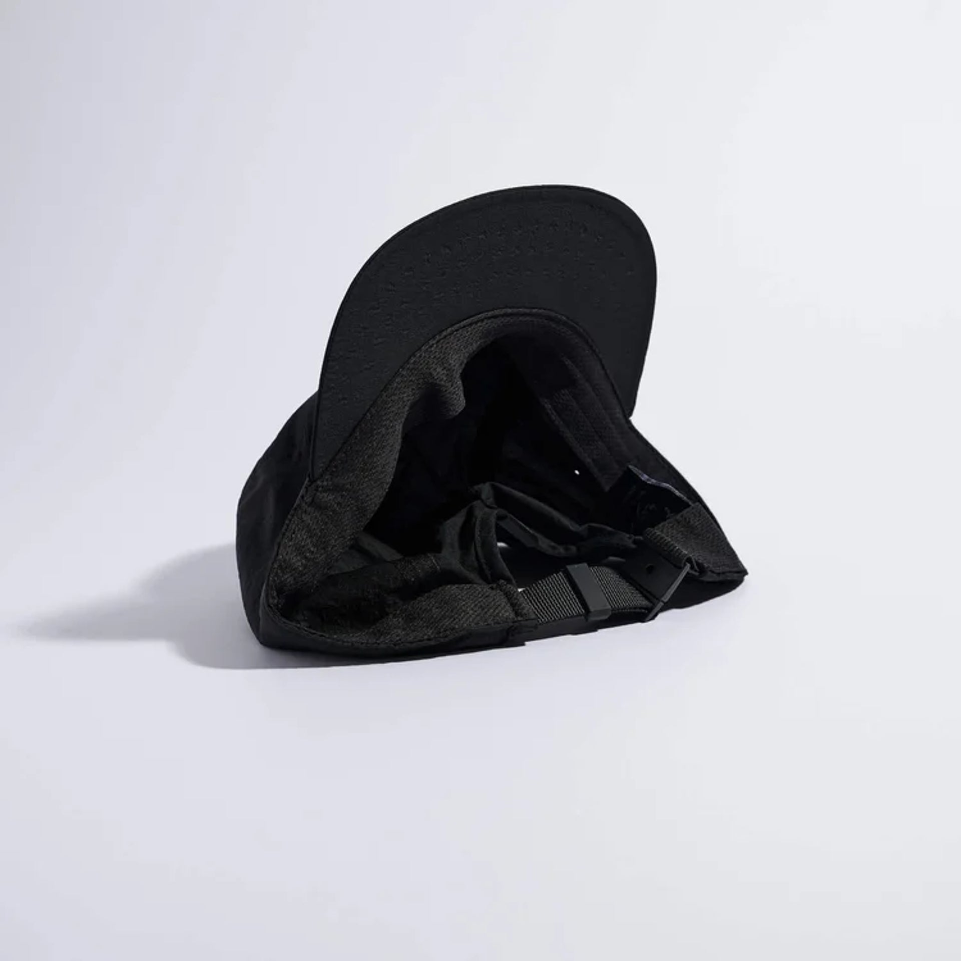 Vaga Feather Edge Cap in Black