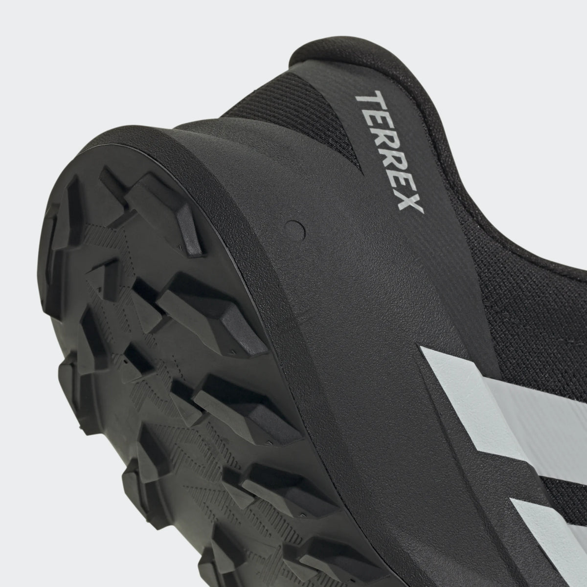 Adidas Men's Terrex Agravic SL in Carbon Black/Grey 2/Carbon Black
