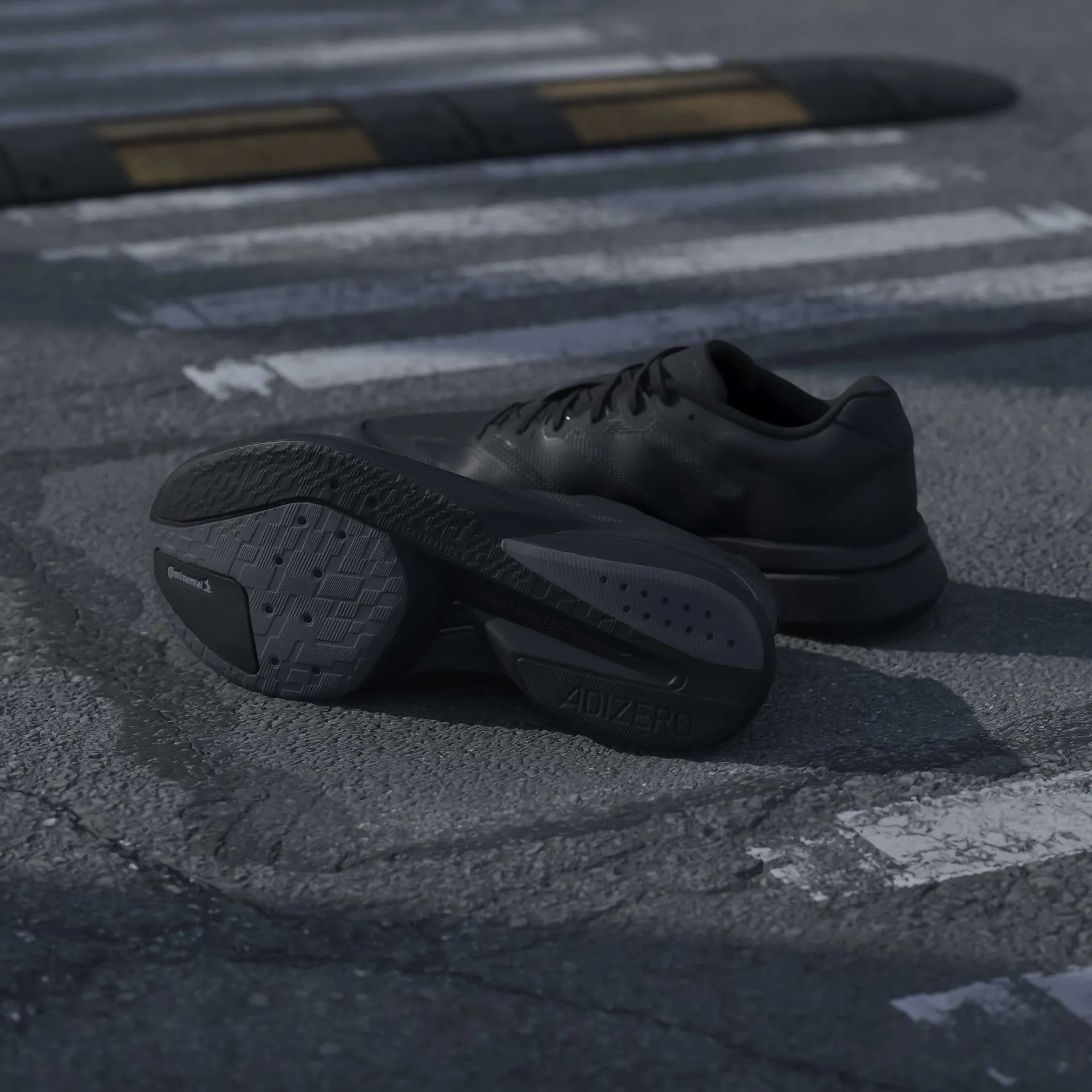 Adidas Men's Adizero Boston 13 Shoes in Black/Carbon