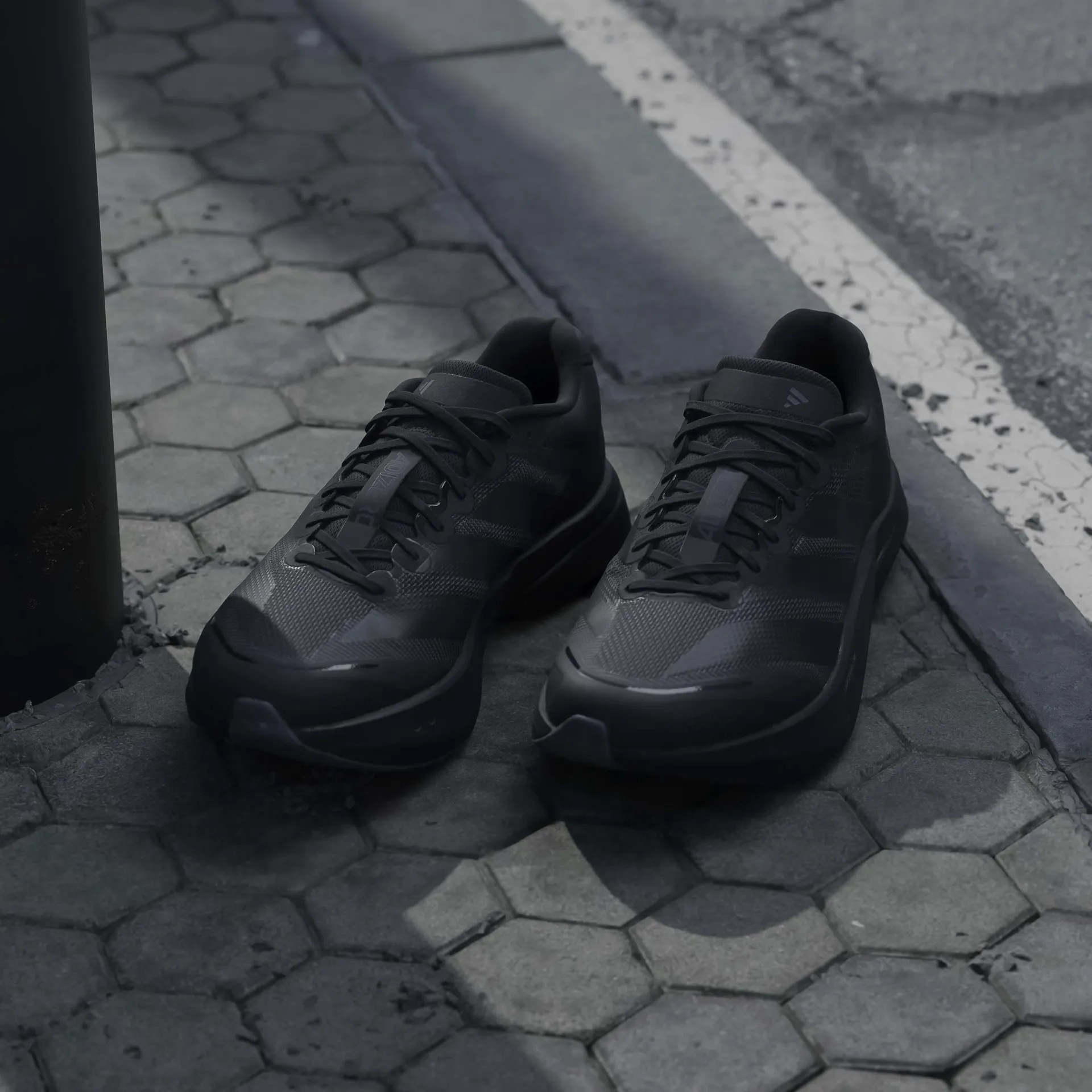 Adidas Men's Adizero Boston 13 Shoes in Black/Carbon